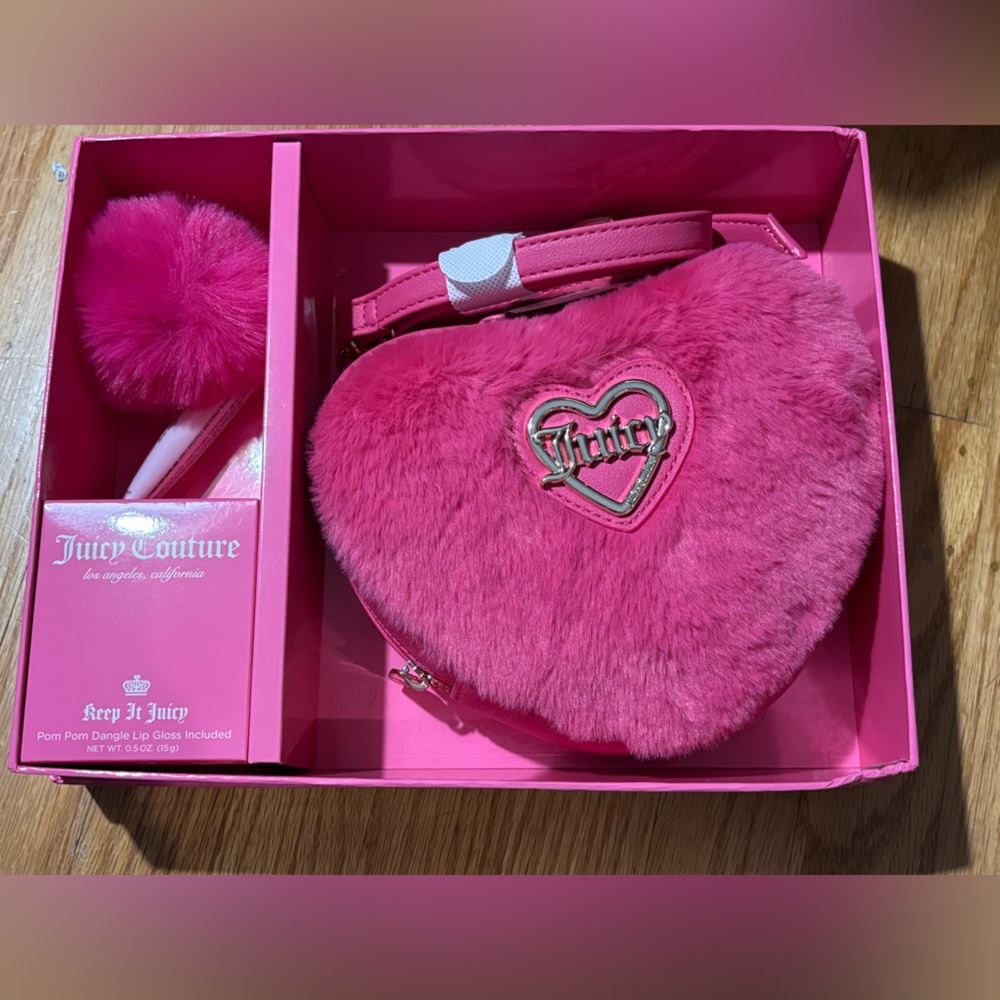 NIB Juicy Couture Fuchsia Heart faux fur crossbody & pompom Lip Gloss keychain